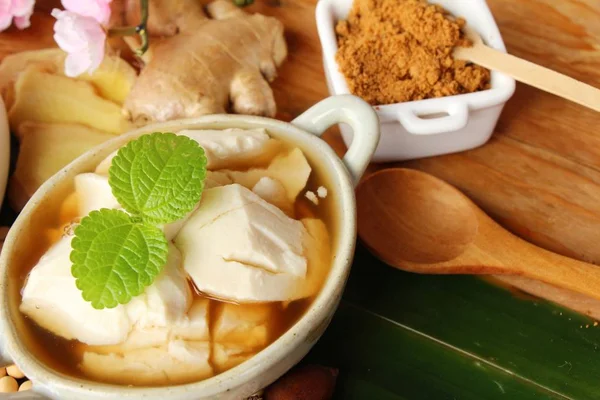 Zencefil suyu ve tofu lezzetli, tatlı Çin