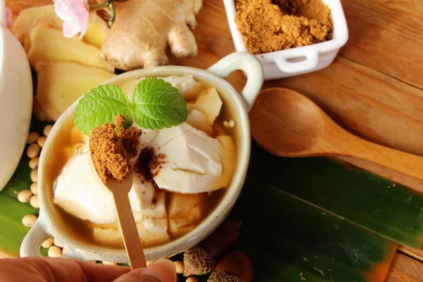 Zencefil suyu ve tofu lezzetli, tatlı Çin