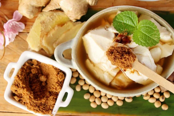 Succo di zenzero e tofu delizioso, Dessert cinese — Foto Stock