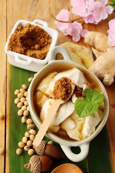 Zencefil suyu ve tofu lezzetli, tatlı Çin