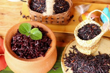 siyah pirinç ve ham organik riceberry pirinç pişirmek