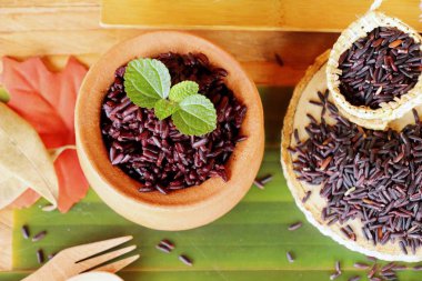 siyah pirinç ve ham organik riceberry pirinç pişirmek