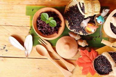 siyah pirinç ve ham organik riceberry pirinç pişirmek