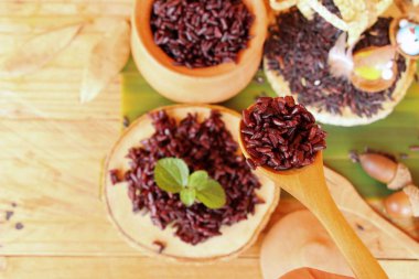 siyah pirinç ve ham organik riceberry pirinç pişirmek