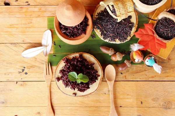 siyah pirinç ve ham organik riceberry pirinç pişirmek