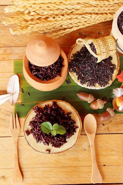 siyah pirinç ve ham organik riceberry pirinç pişirmek