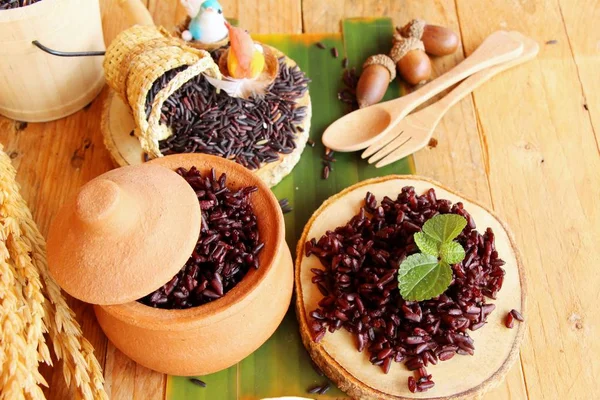 siyah pirinç ve ham organik riceberry pirinç pişirmek