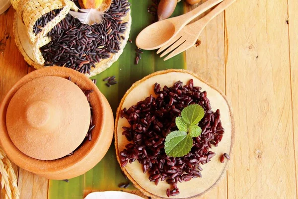 siyah pirinç ve ham organik riceberry pirinç pişirmek