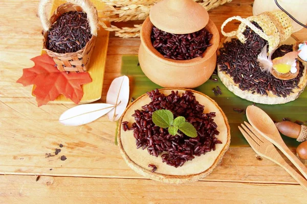 siyah pirinç ve ham organik riceberry pirinç pişirmek