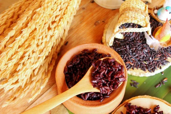 siyah pirinç ve ham organik riceberry pirinç pişirmek