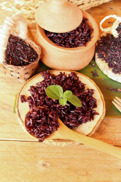 siyah pirinç ve ham organik riceberry pirinç pişirmek