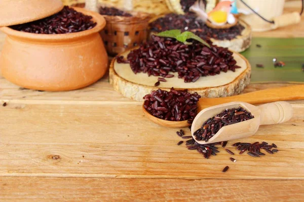 siyah pirinç ve ham organik riceberry pirinç pişirmek