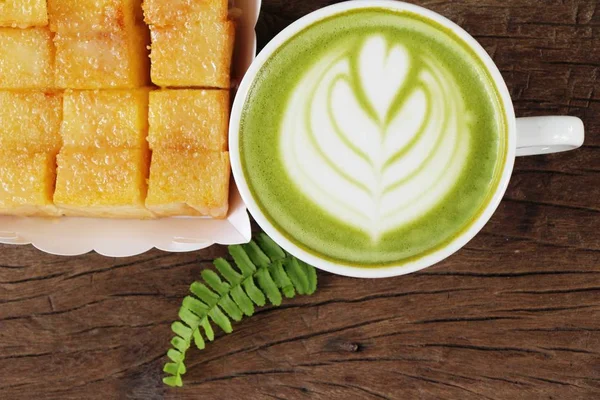 Horký zelený čaj matcha a toasty — Stock fotografie
