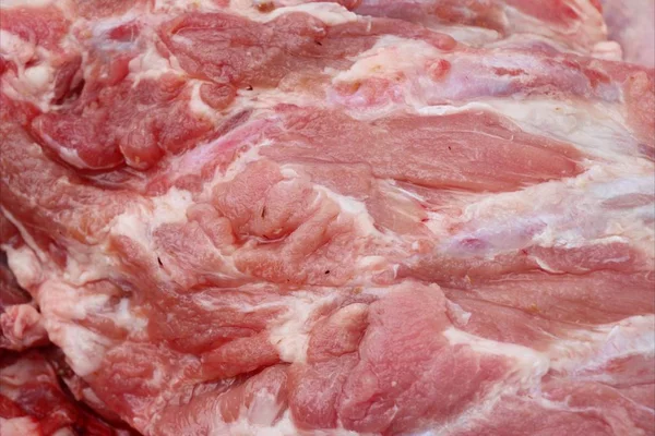 Côtes de porc crues pour la cuisson au marché — Photo