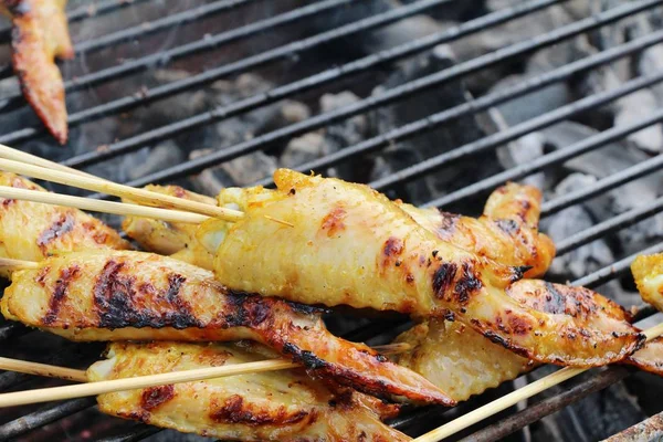 Izgara tavuk kanadı ocakta lezzetli