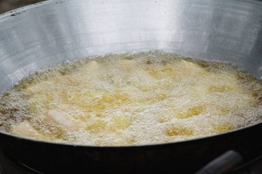 Yapma böreği lezzetli tavada kızarmış 