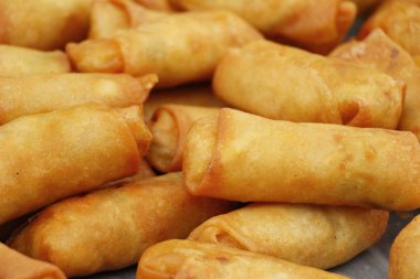 Meze yemek için geleneksel tava böreği