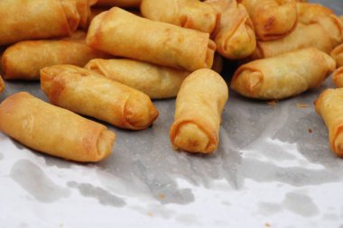 Meze yemek için geleneksel tava böreği