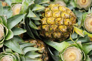 Taze ananas içinde belgili tanımlık çarşı lezzetlidir