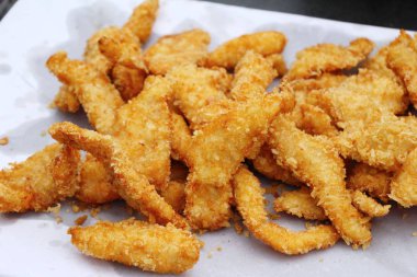 kızarmış tavuk içinde belgili tanımlık çarşı lezzetlidir