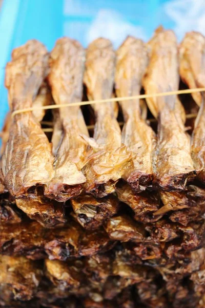 Pescado seco para cocinar en el mercado — Foto de Stock