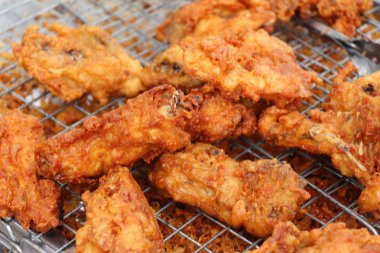 kızarmış tavuk içinde belgili tanımlık çarşı lezzetlidir