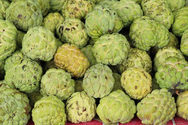 La manzana azucarada es deliciosa en el mercado —  Fotos de Stock