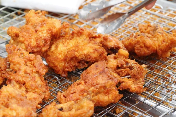 kızarmış tavuk içinde belgili tanımlık çarşı lezzetlidir