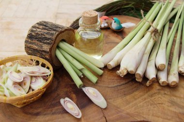 Limon esans taze dilim limon ile