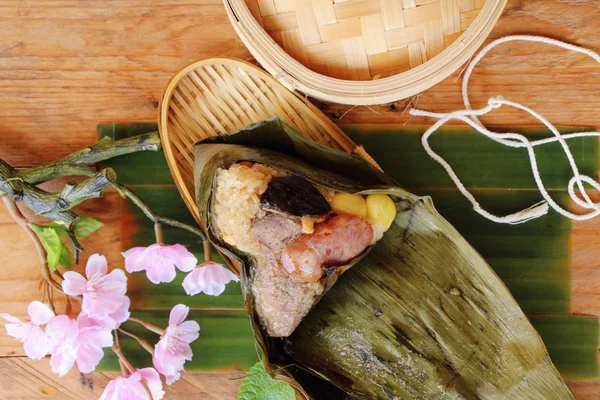 Zongzi cibo cinese o gnocco di riso appiccicoso — Foto Stock