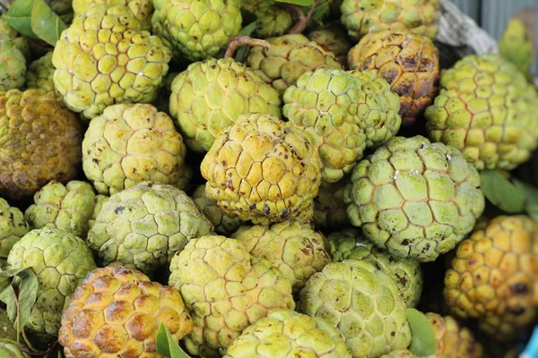 Sugar apple is delicious in the market — Stock Photo, Image