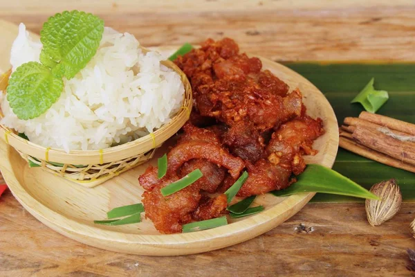Fried pork with garlic and sticky rice — Stock Photo, Image