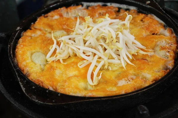 Kızarmış istiridye omlet ile gevrek nefis