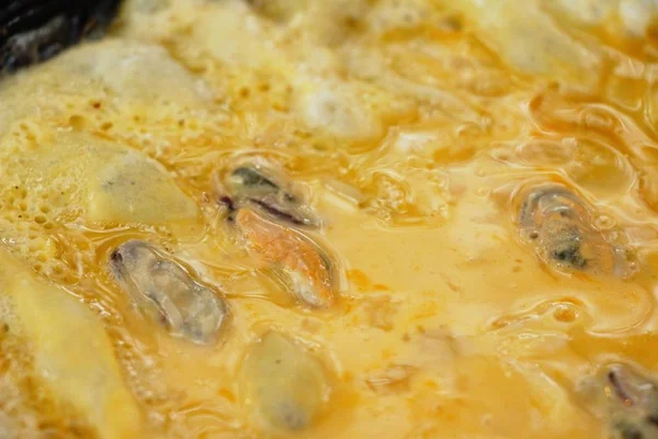 Kızarmış istiridye omlet ile gevrek nefis