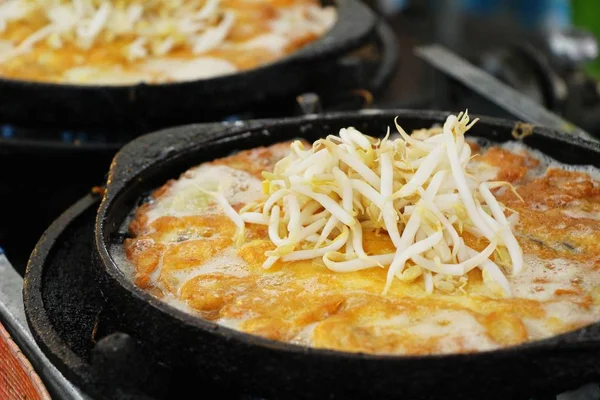 Kızarmış istiridye omlet ile gevrek nefis