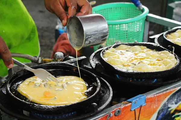 Kızarmış istiridye omlet ile gevrek nefis — Stok fotoğraf