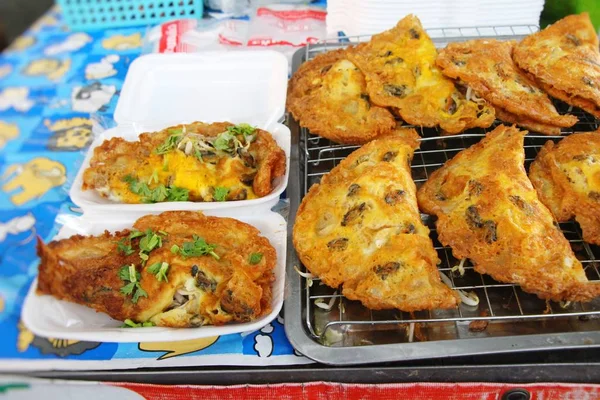 Kızarmış istiridye omlet ile gevrek nefis