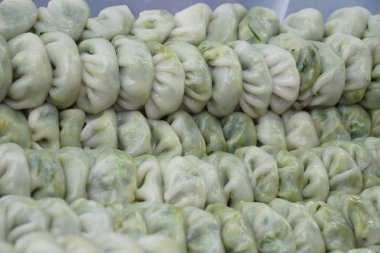 sarımsak chives ile lezzetli dolma pişmiş hamur tatlısı