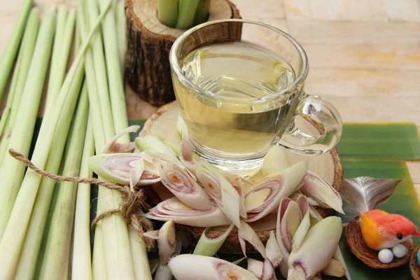 Tè alla citronella per la salute con citronella fresca — Foto Stock