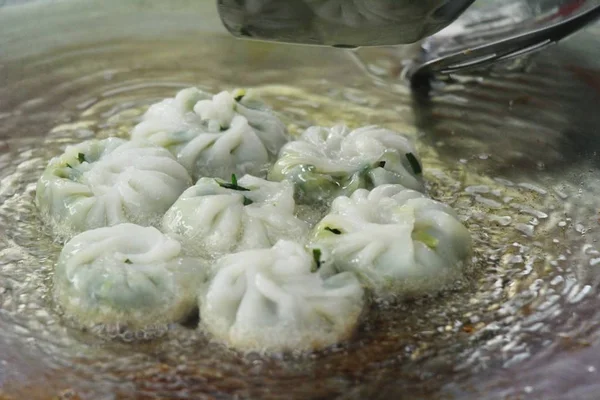 蒸的水饺韭菜美味 — 图库照片