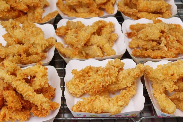 Pollo fritto è delizioso nel mercato — Foto Stock