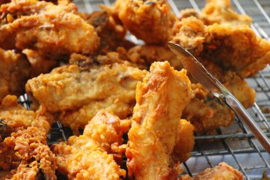 kızarmış tavuk içinde belgili tanımlık çarşı lezzetlidir