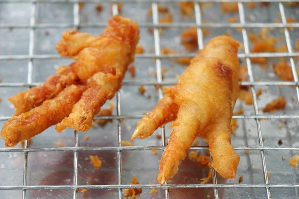 Fried chicken feet is delicious in the market — Stock Photo, Image