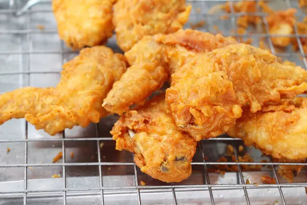 kızarmış tavuk içinde belgili tanımlık çarşı lezzetlidir