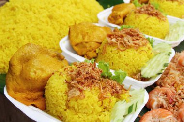 Tavuk biryani pirinç lezzetli ve sos