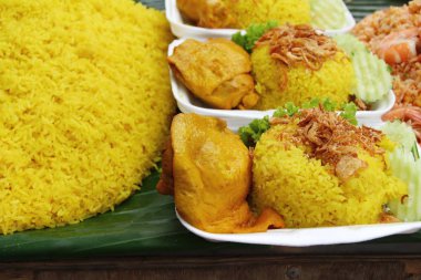 Tavuk biryani pirinç lezzetli ve sos