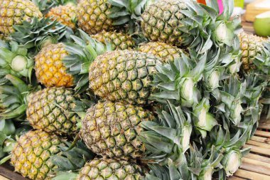 Taze ananas içinde belgili tanımlık çarşı lezzetlidir