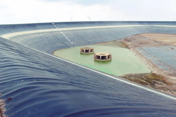 Barrage pour le stockage de l'eau pour est l'électricité — Photo