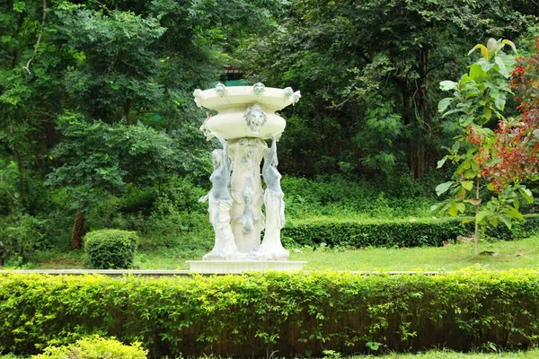 Fountain in the garden with beauty nature — Stock Photo, Image