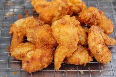 kızarmış tavuk içinde belgili tanımlık çarşı lezzetlidir